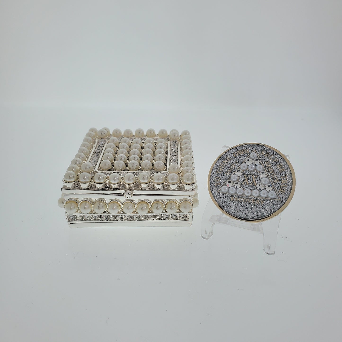 Pearl Box Chip Holder with matching Medallion
