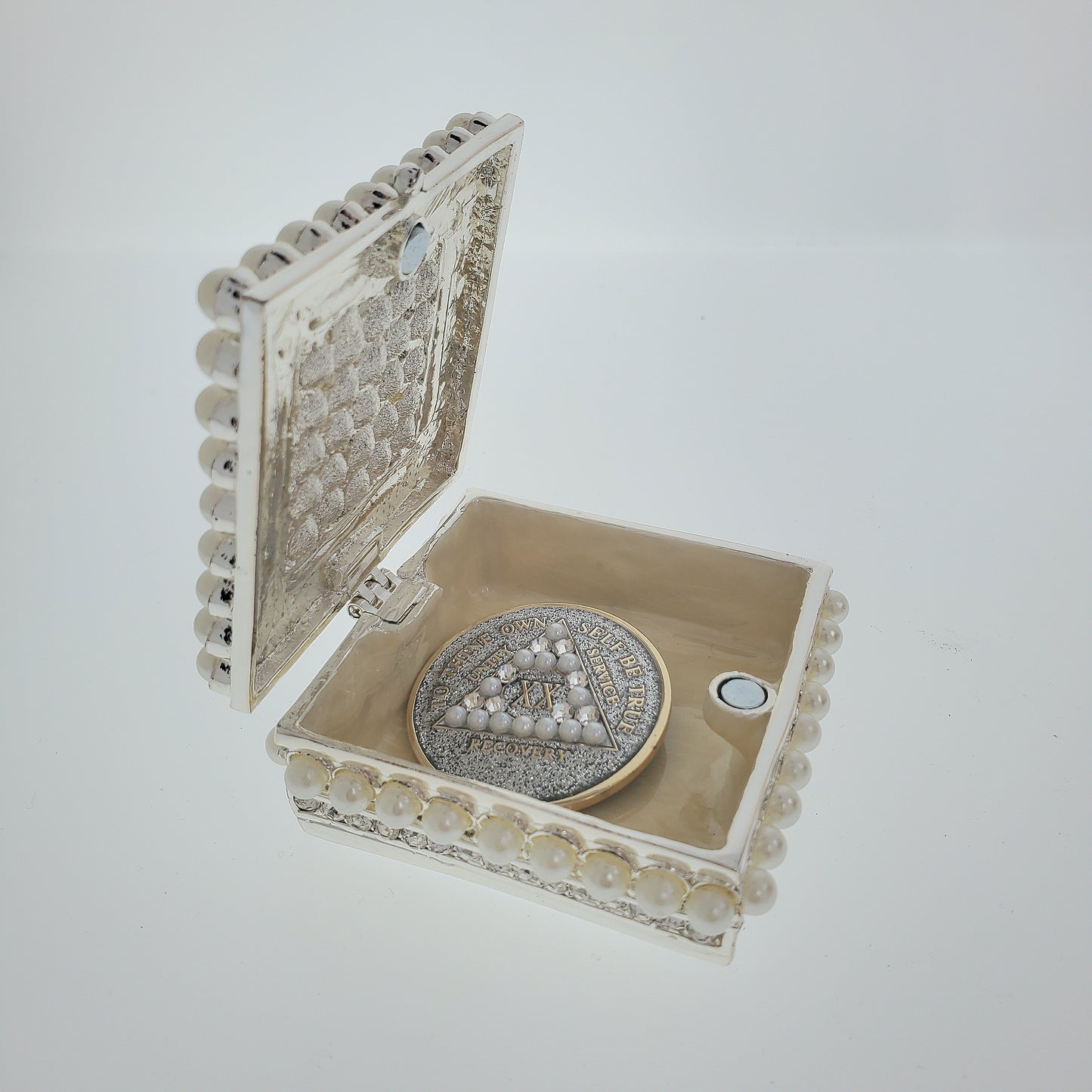 Pearl Box Chip Holder with matching Medallion